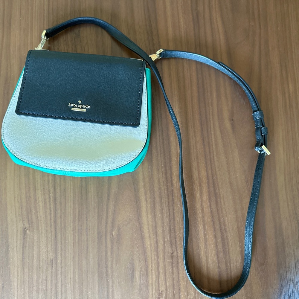 Kate Spade small birdie Cameron street.  Gently used.